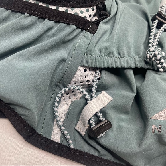 New Women Kiger Running Vest 4.0
Medium/Large
Hasta/Black/Pure Platinum/Silver - Picture 10 of 15